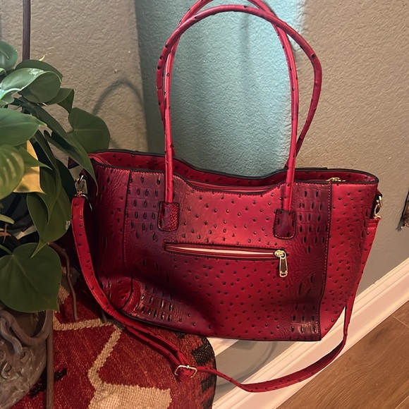 Beautiful vegan ostrich red tote w/zipper excellent condition inside and out - Picture 2 of 13